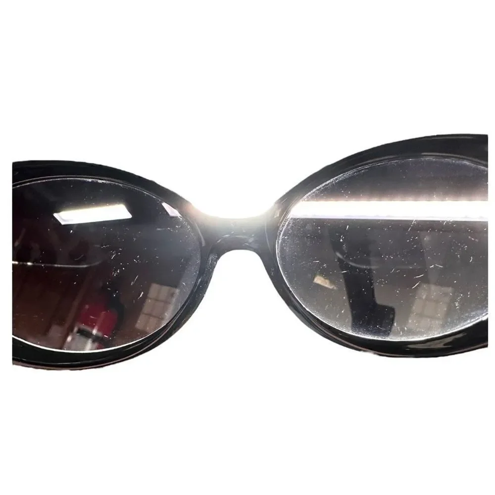 Liz Claiborne black plastic frame oval sunglasses 81141